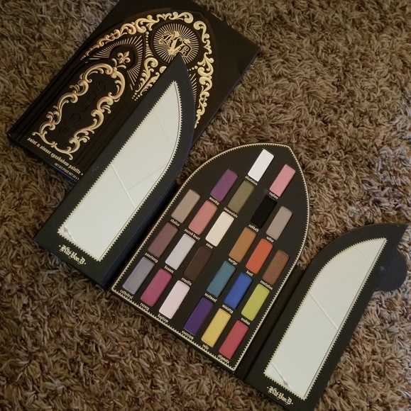 🆕️Kat Von D Saints Sinners Palette 😍